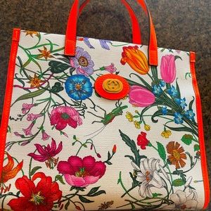 Seasonal Gucci summer bag